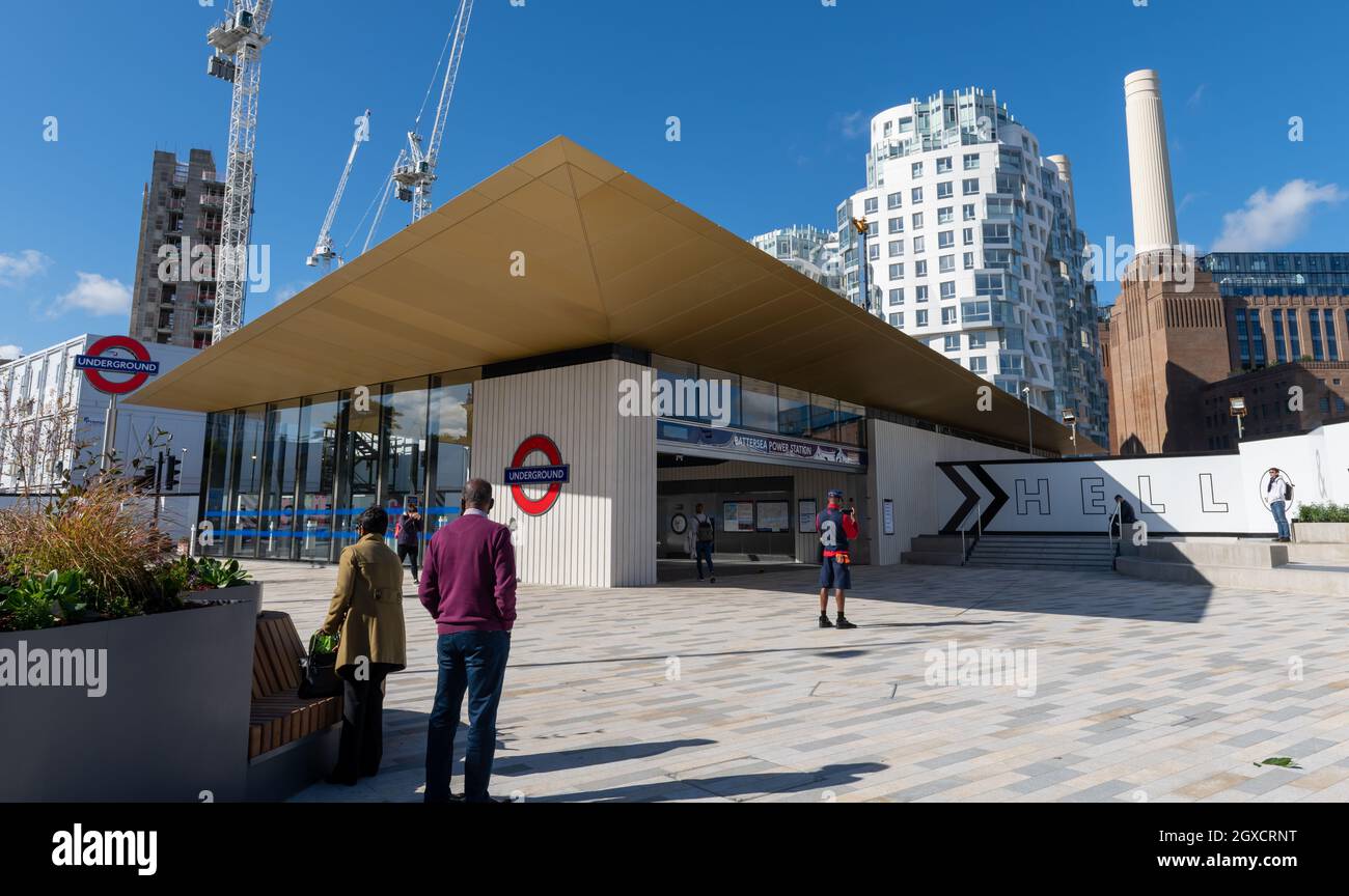 Vista esterna della nuova centrale elettrica della metropolitana di Londra con la centrale elettrica dello stesso nome sullo sfondo. Foto Stock