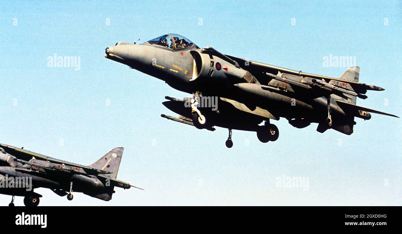 Harrier è in azione su RAF Wittering. La base ospita squadroni Harrier attualmente attivi in Kosovo e Serbia. Foto Stock