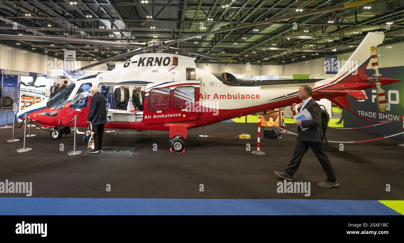 Excel, Londra, Regno Unito. 5 ottobre 2021. Il più grande evento VTOL Aviation del Regno Unito si svolge il 5-6 ottobre a Excel con oltre 300 espositori e alla presenza di acquirenti importanti. Credit: Malcolm Park/Alamy Live News Foto Stock