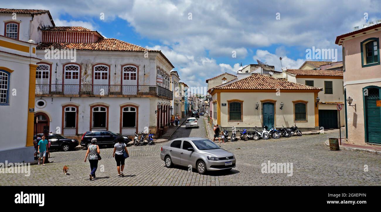 SAO JOAO DEL REI, MINAS GERAIS, BRASILE - 25 GENNAIO 2020: Facciate coloniali nel centro storico Foto Stock