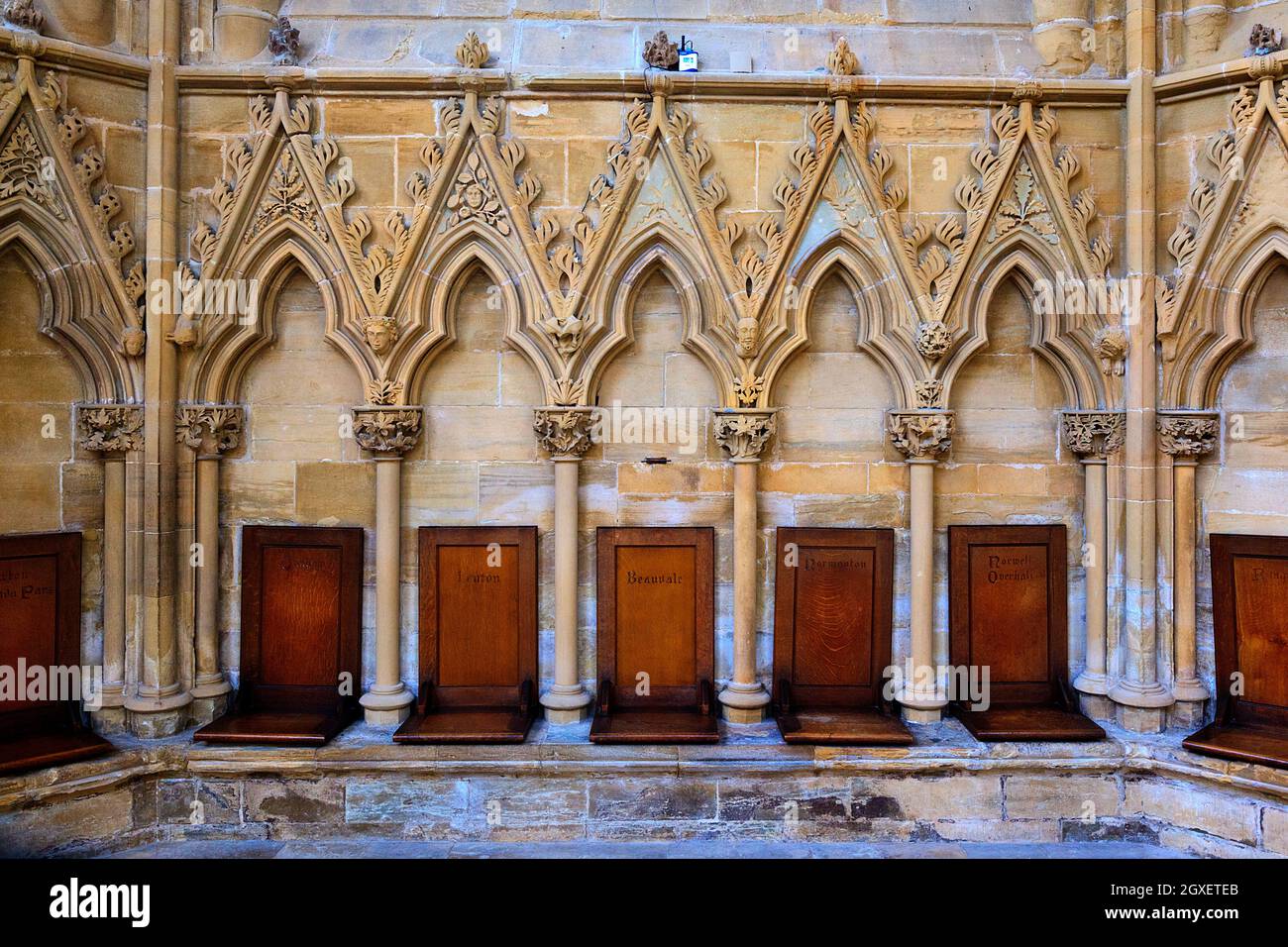Southwell Minster Chapter House intricato sculture in pietra a Nottinghamshire, Inghilterra, Regno Unito Foto Stock