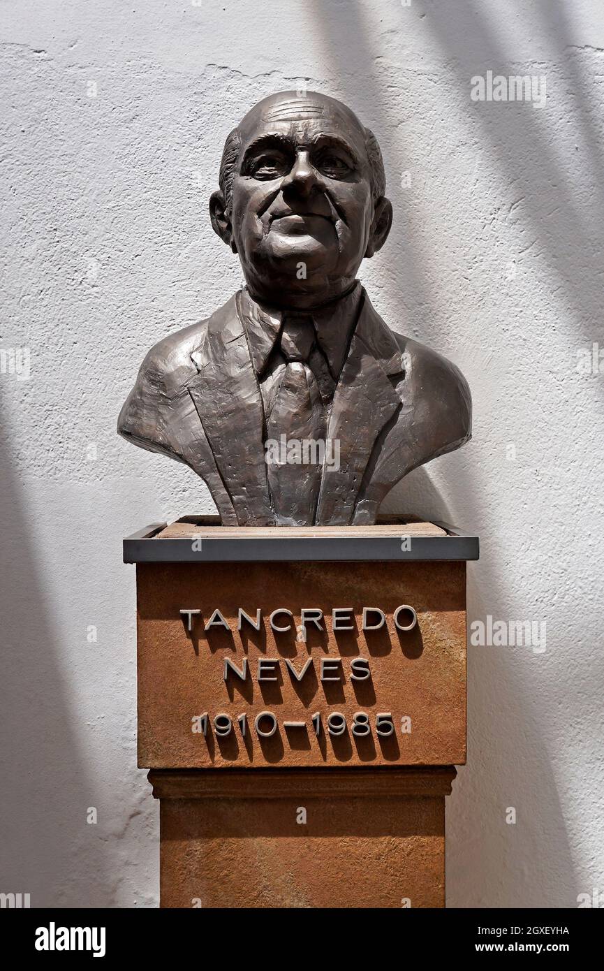 SAO JOAO DEL REI, MINAS GERAIS, BRASILE - 25 GENNAIO 2020: Busto di Tancredo Neves, presidente del Brasile nel 1985. Tancredo Neves Memorial Foto Stock