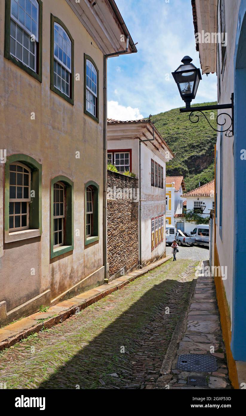 OURO PRETO, MINAS GERAIS, BRASILE - 8 GENNAIO 2018: Strada tipica nel centro storico Foto Stock