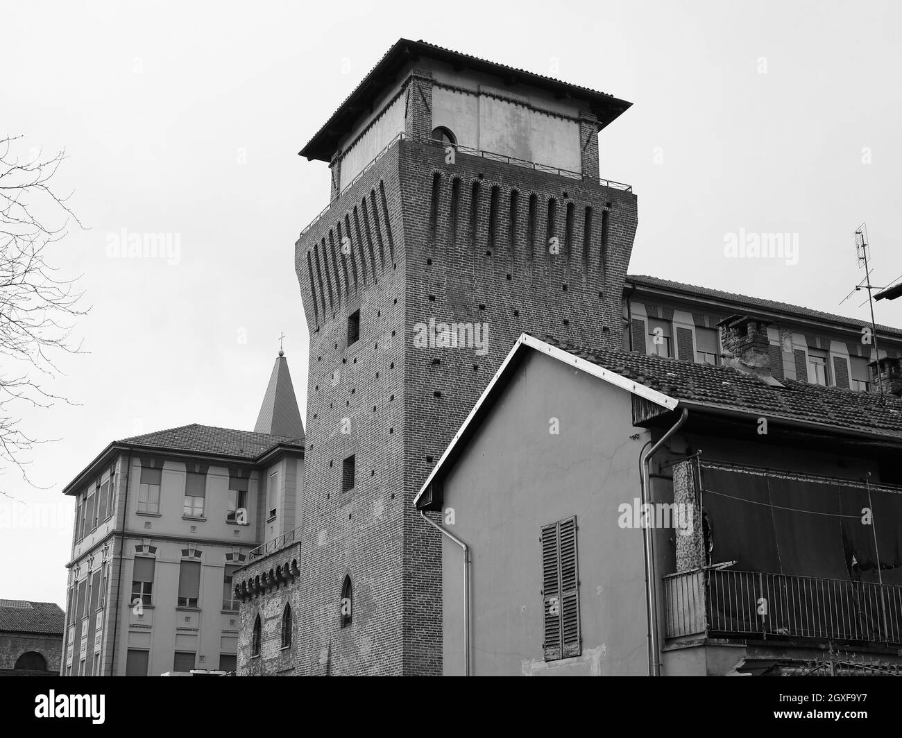 Torre medievale torre medievale e il castello di Settimo Torinese, Italia in bianco e nero Foto Stock