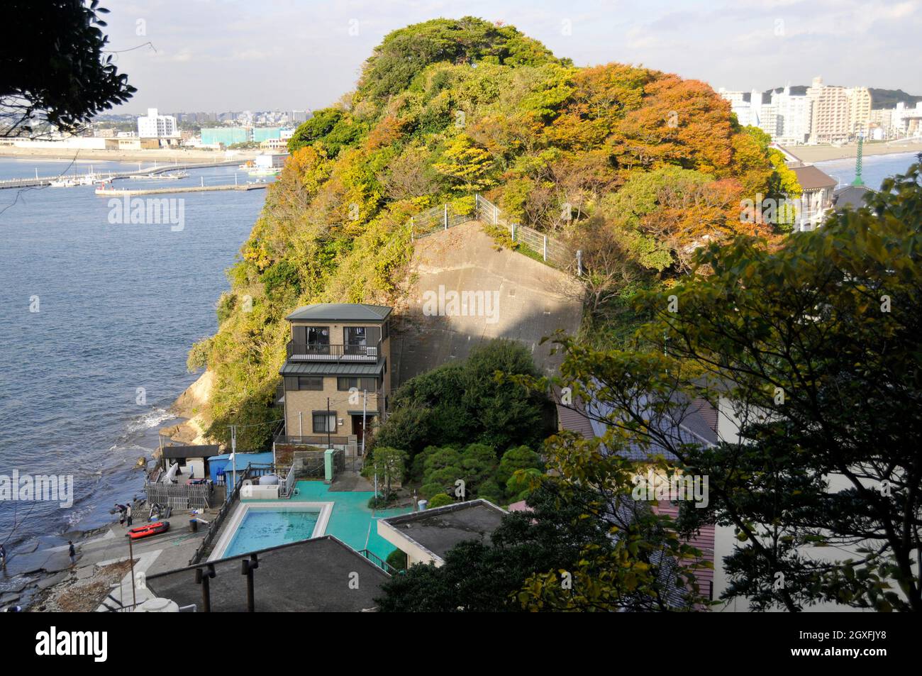Vista dell'isola di Enoshima, Enoshima, Giappone Foto Stock