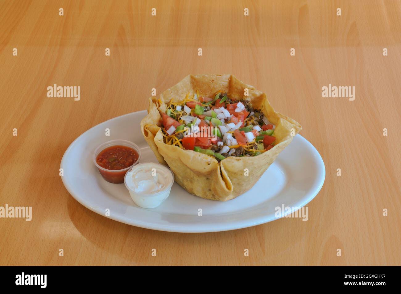 Deliziosa cucina messicana conosciuta come insalata di taco Foto Stock