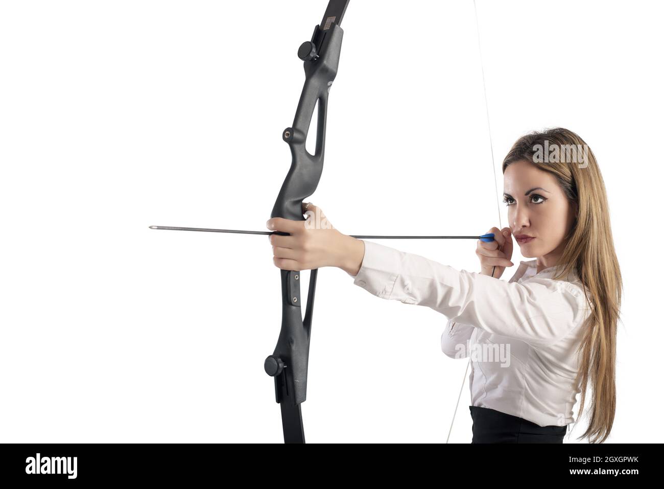 Donna d'affari con arco e freccia puntano al successo Foto Stock