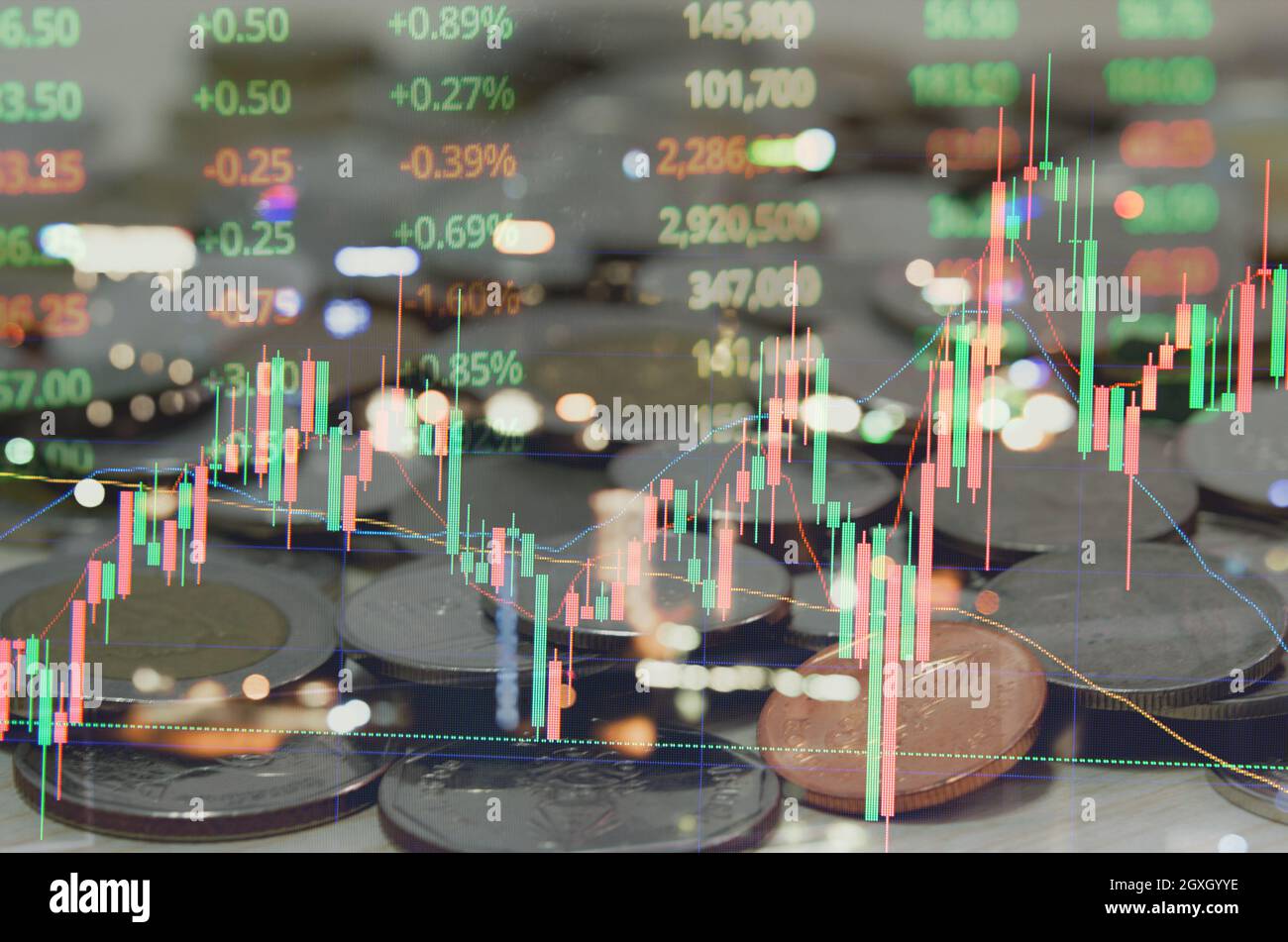 Doppia esposizione di statistiche virtuali astratte grafici di dati di mercato azionario analisi finanziaria di business trading. Foto Stock