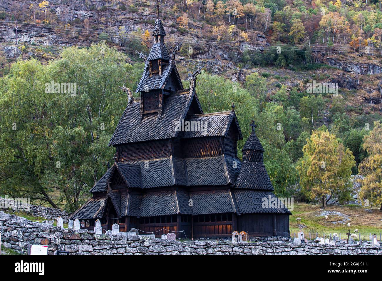 Chiesa norvegese a doghe di legno a Borgund Foto Stock