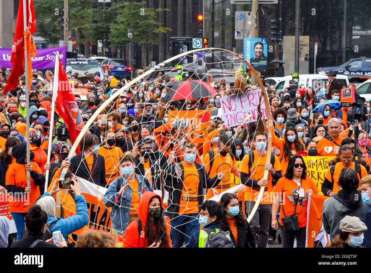 Prima marcia di Montreal per la Giornata Nazionale della verità e della riconciliazione che mette in luce il passato oscuro delle scuole residenziali indiane in Canada Foto Stock