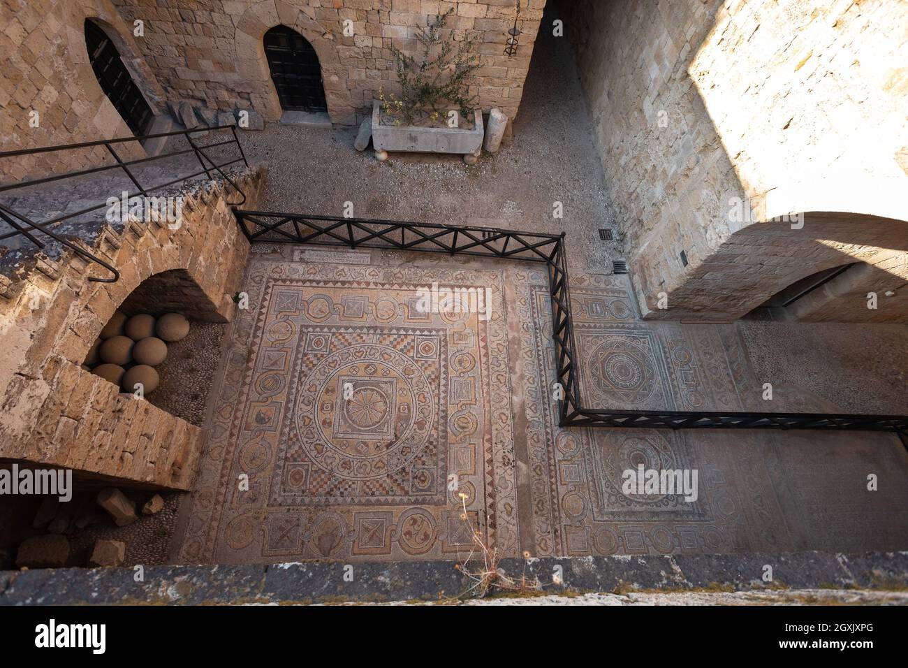 Mosaico sul pavimento nel Museo Archeologico nella città vecchia di Rodi, Grecia Foto Stock