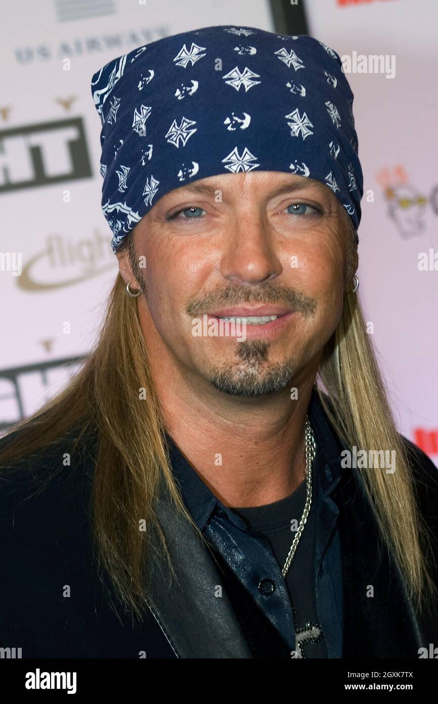 Il musicista Bret Michaels si pone per un ritratto mentre percorra la pista durante un evento celebrità. Foto Stock