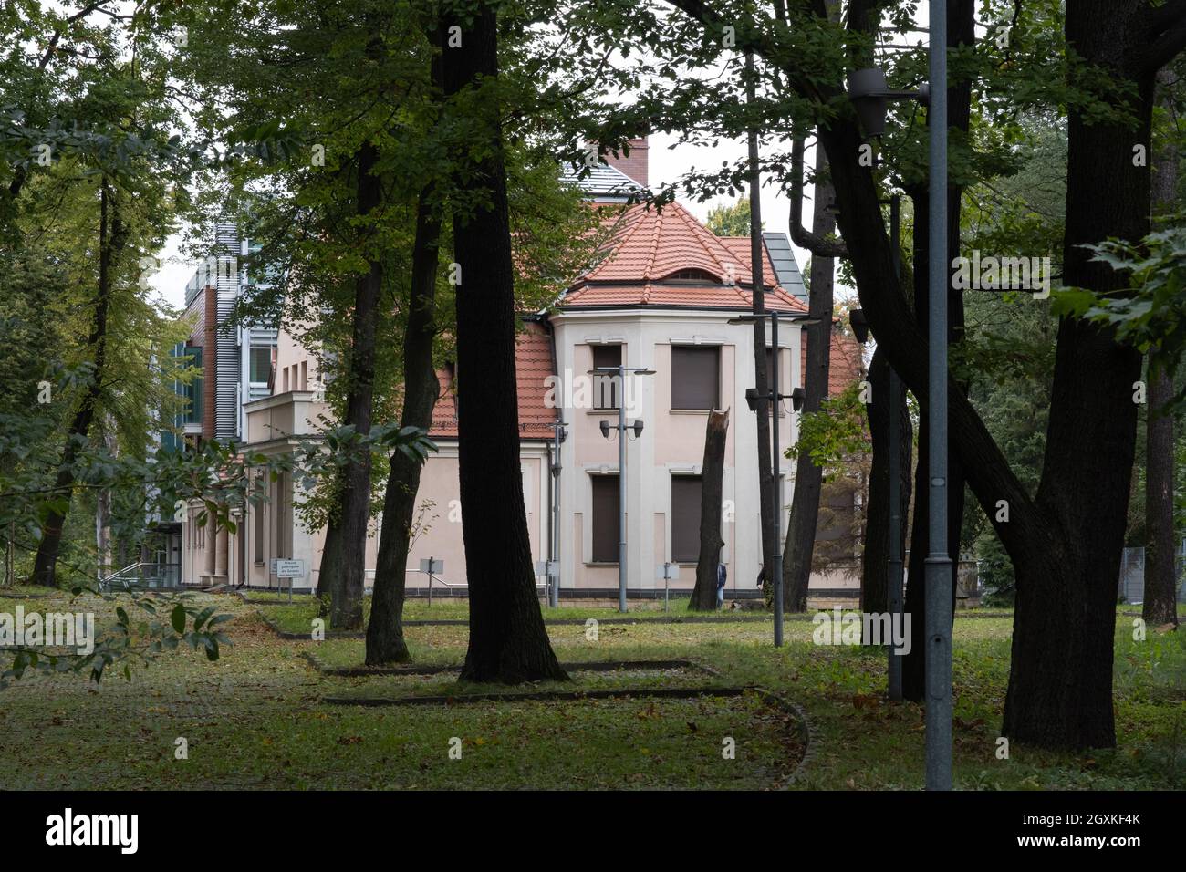 Katowice, Polonia - 24 settembre 2021. Questa villa era la residenza del famoso galleiter e criminale di guerra Fritz Bracht. Autunno nuvoloso giorno. Selez Foto Stock