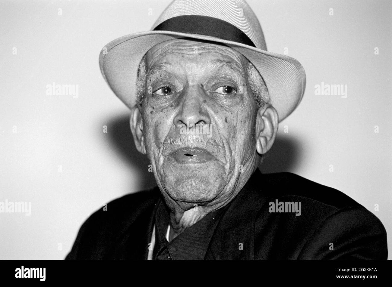 Milano 2000-04-03 : Compay Segundo, sessione fotografica al Palavobis Foto Stock