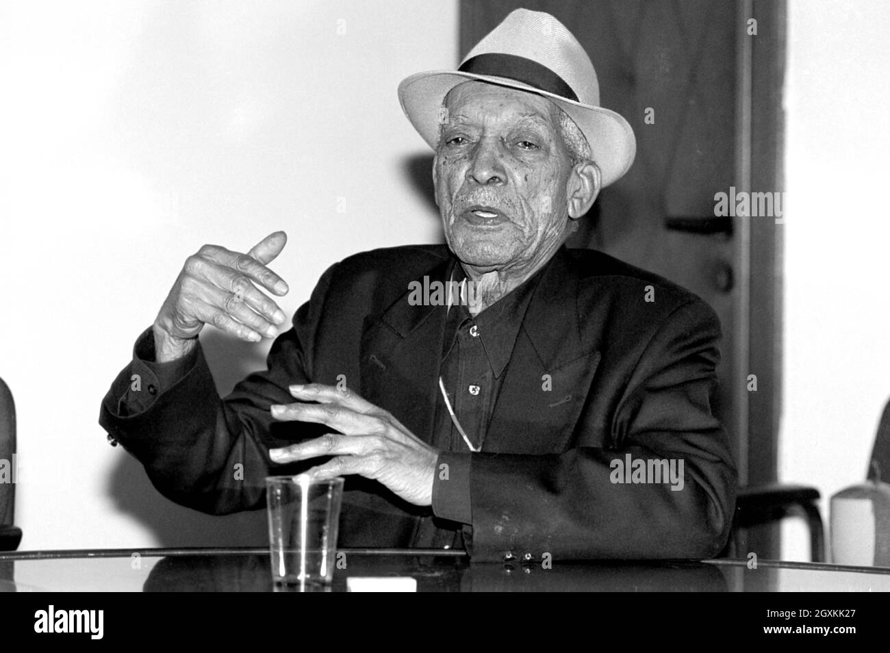 Milano 2000-04-03 : Compay Segundo, sessione fotografica al Palavobis Foto Stock