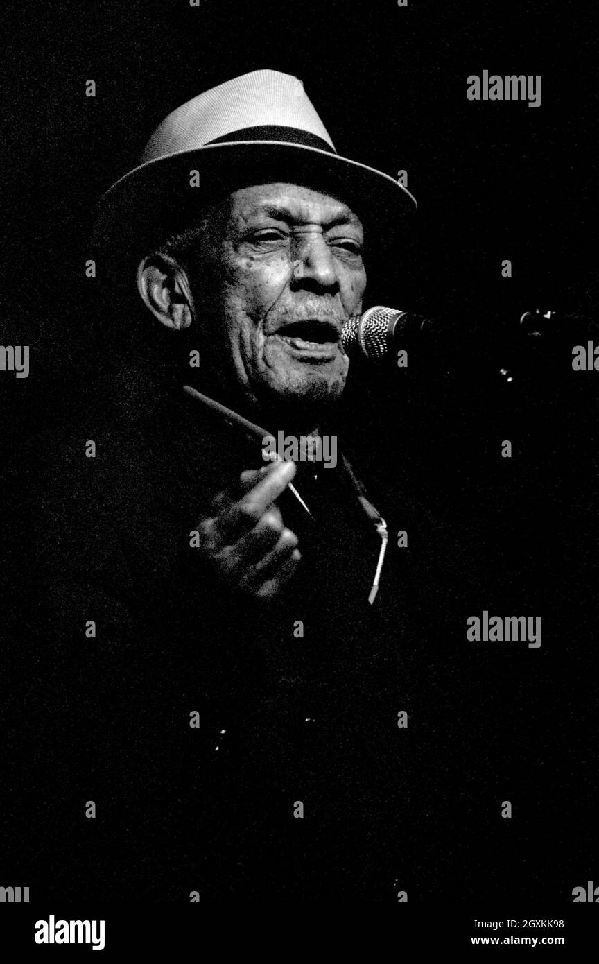 Milano 2000-04-03 : Compay Segundo in concerto al Palavobis Foto Stock
