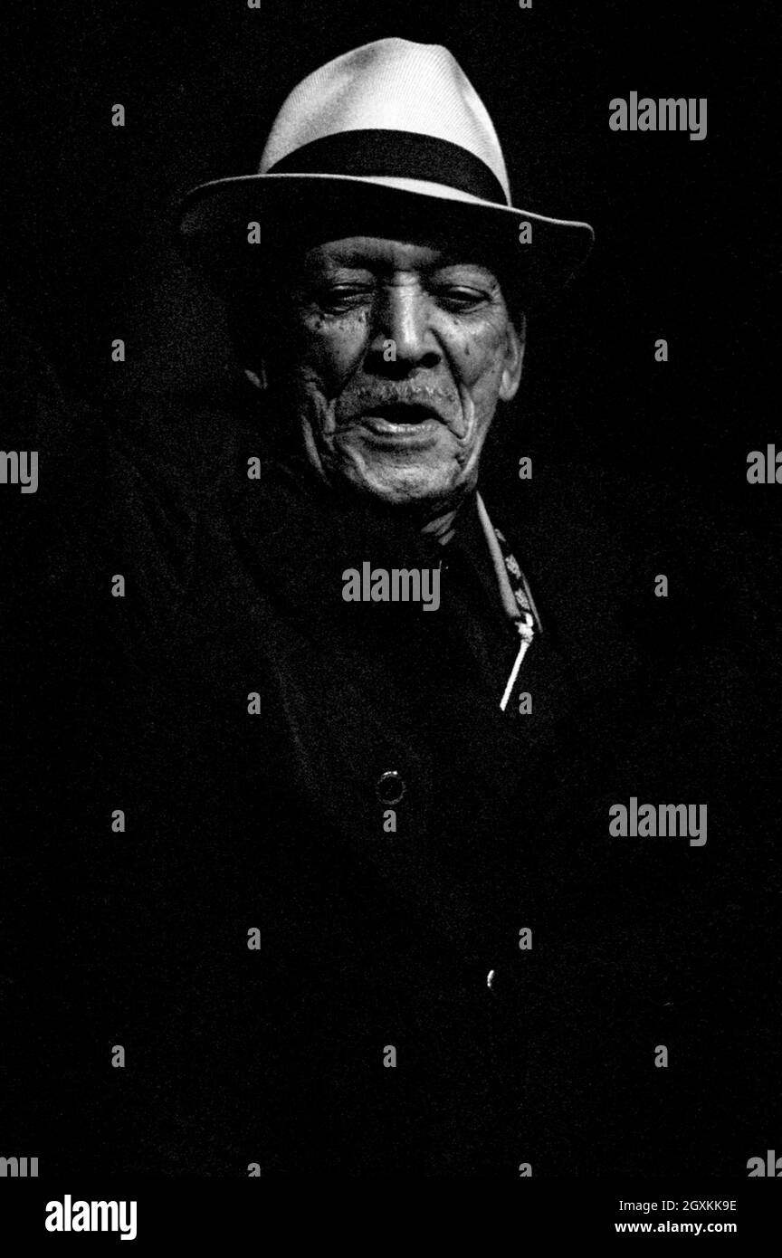 Milano 2000-04-03 : Compay Segundo in concerto al Palavobis Foto Stock