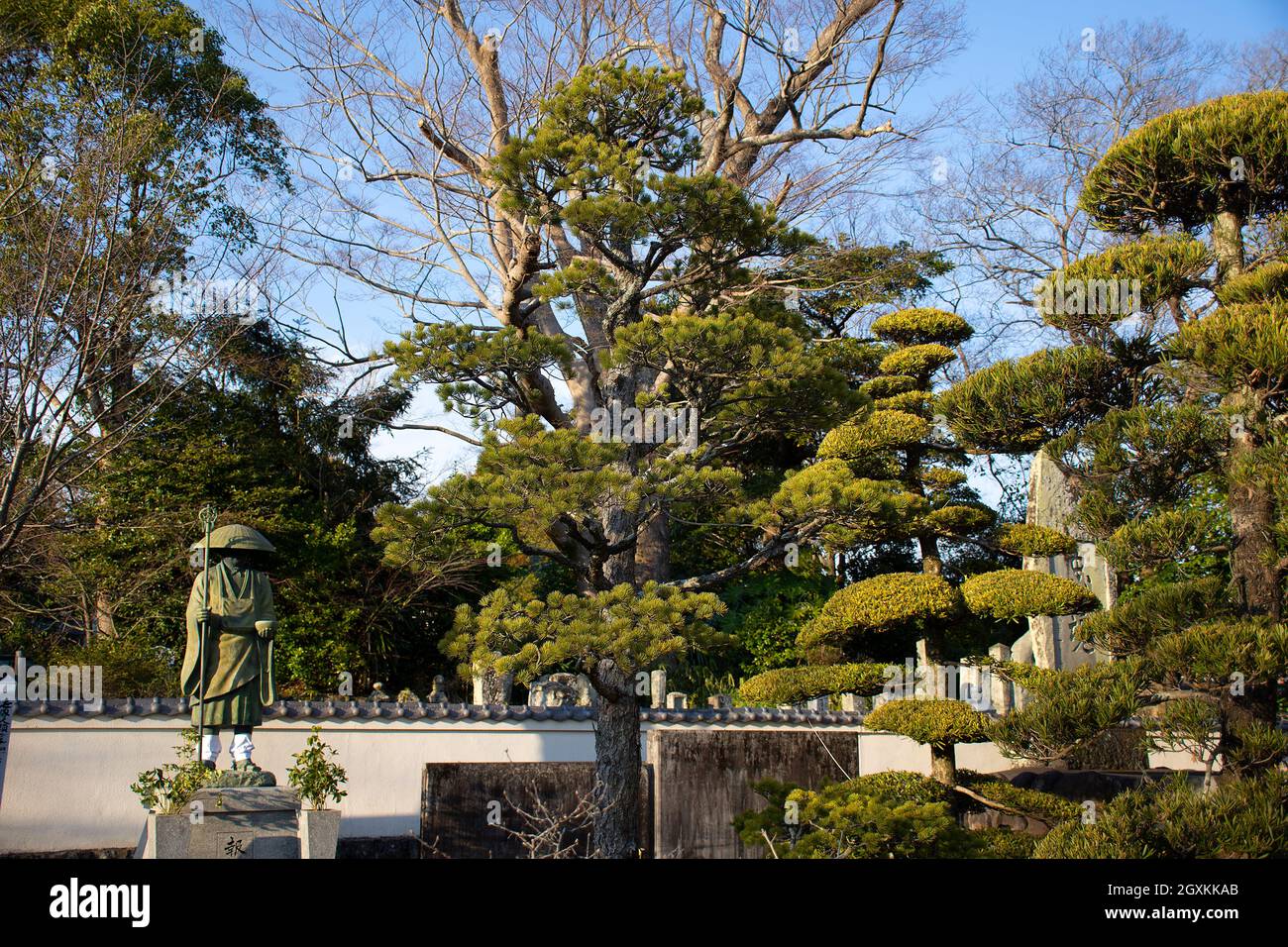 Terreni presso il tempio buddista di Kanjizai-ji, Ainan, Prefettura di Ehime, Giappone Foto Stock