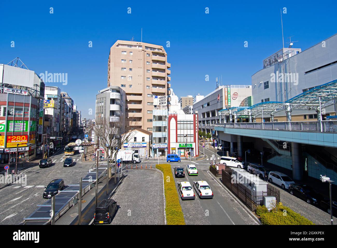 Vista di Waseda dalla stazione ferroviaria, Waseda, Giappone Foto Stock