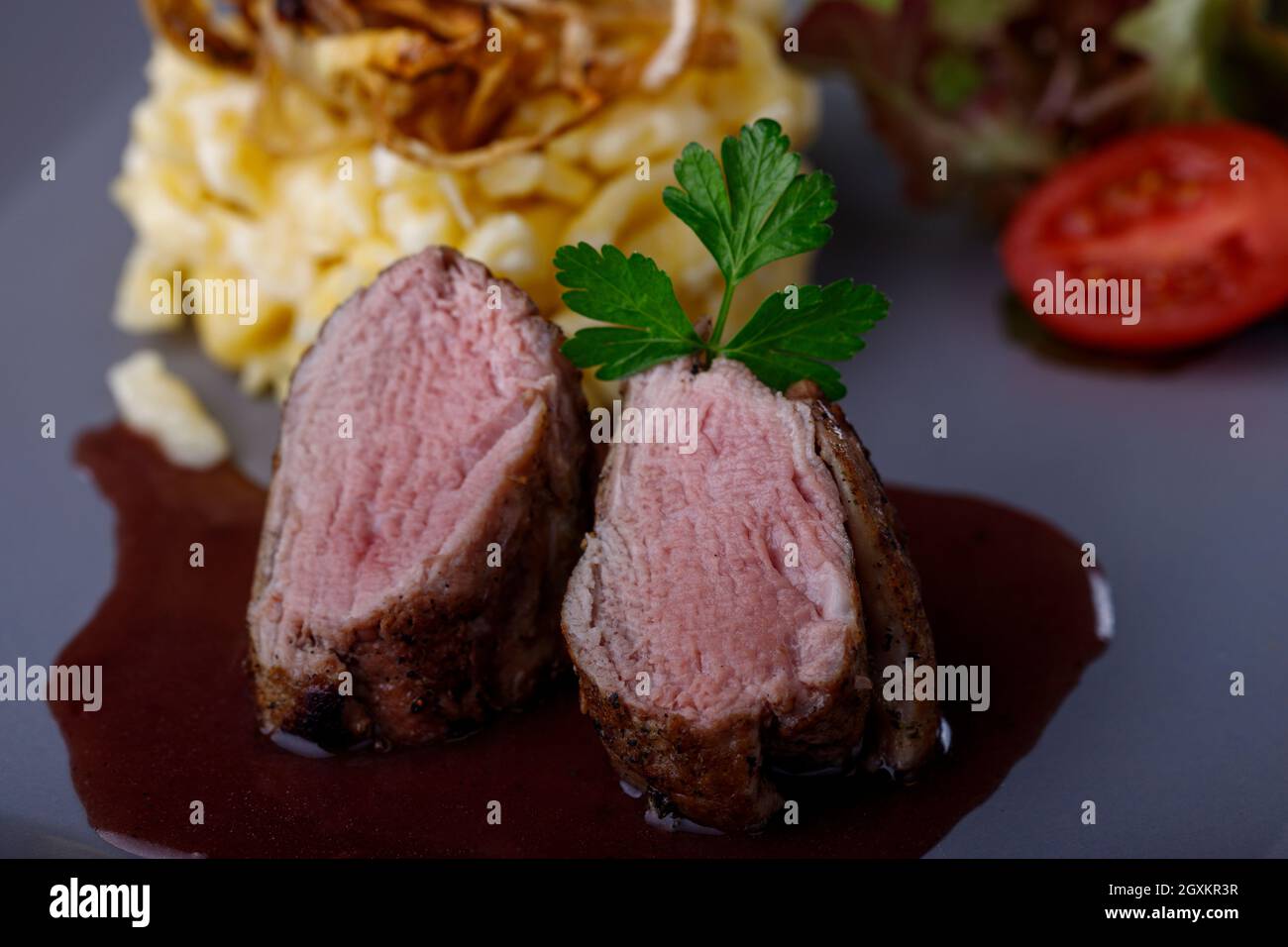 filetto di maiale con pasta sveva Foto Stock