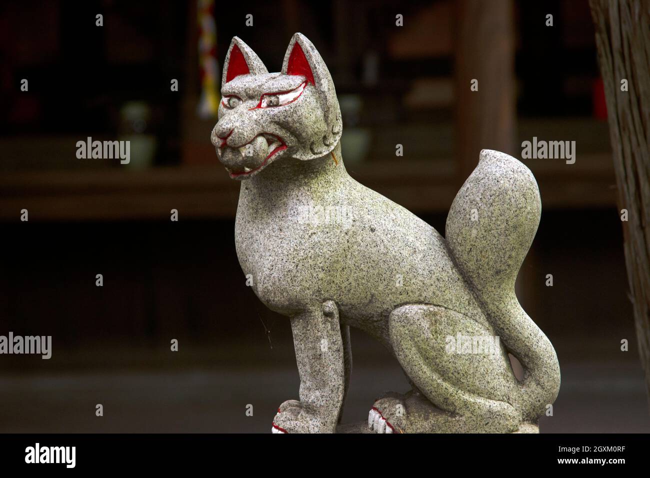 Statua di una creatura nel Santuario Shinto di Koshiba hachimangu, Shimizu, Prefettura di Shizuoka, Giappone Foto Stock