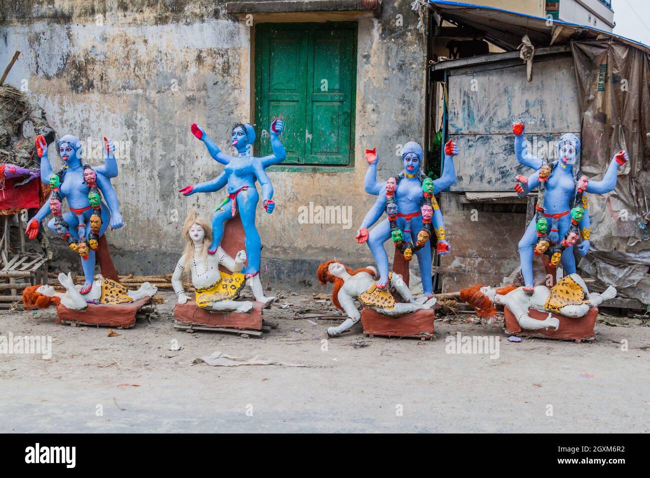 Recentemente prodotti idoli della dea Kali a Kolkata, India Foto Stock