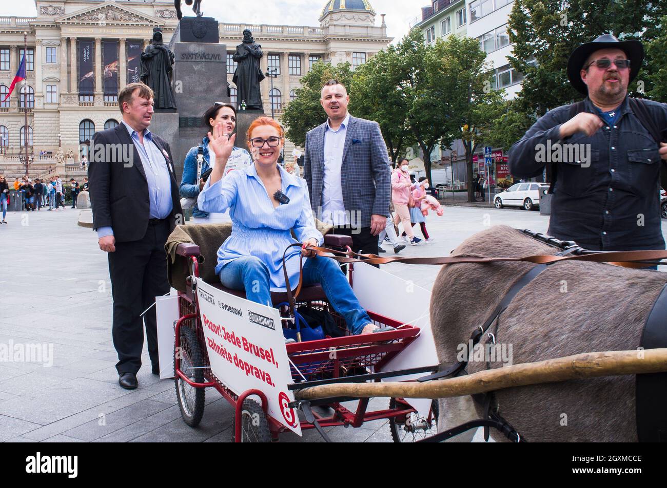 La presidente del movimento dei cittadini Tricolor e il capo di Praga della formazione politica Trikolora Svobodni Soukromnici Zuzana Majerova Zahradnikova Drive Foto Stock