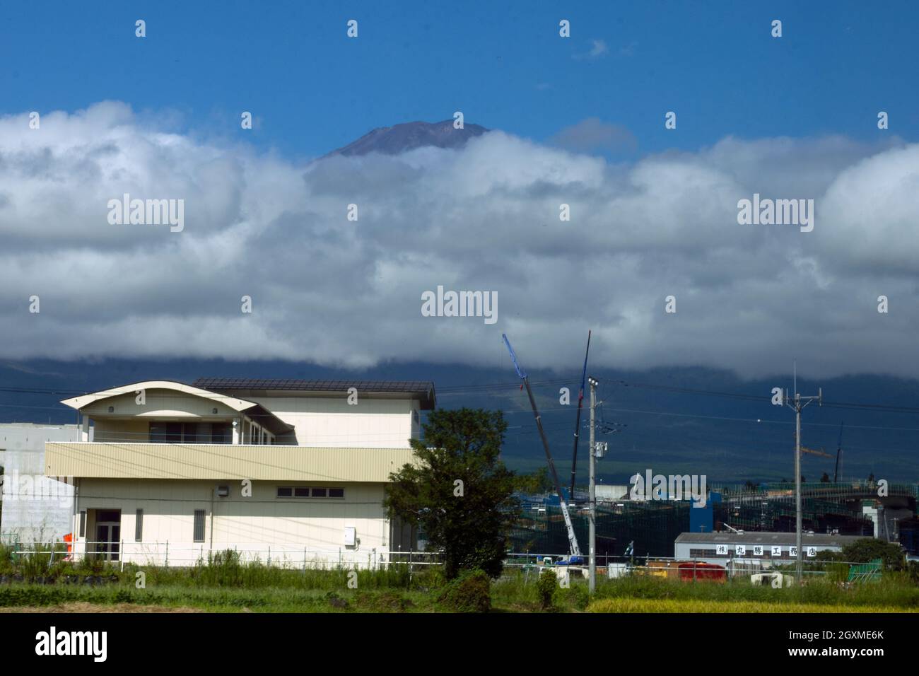 Cima del Monte Fuji dietro le nuvole, Giappone Foto Stock