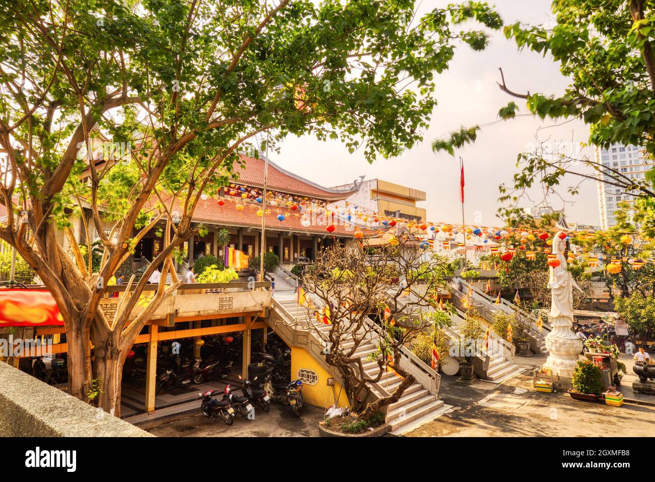 Pagoda di Vinh Nghiem in un giorno di sole a ho Chi Minh City, Vietnam Foto Stock