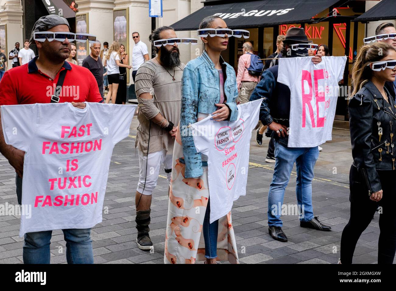 Manifestanti etici della moda, Londra, Regno Unito Foto Stock