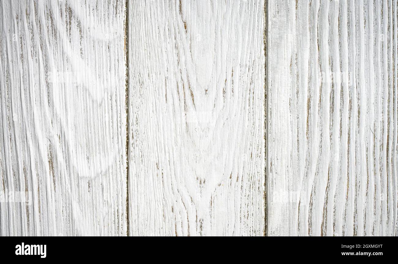 Legno texture sfondo, vista dall'alto di vuoto tavolo di legno chiaro. Tavole ruvide verticali bianche di recinzione o parete per carta da parati rustica. Vecchio fienile dipinto boa Foto Stock