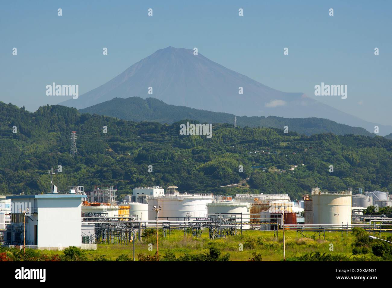 Area di stoccaggio industriale vicino al Monte Fuji, Giappone Foto Stock