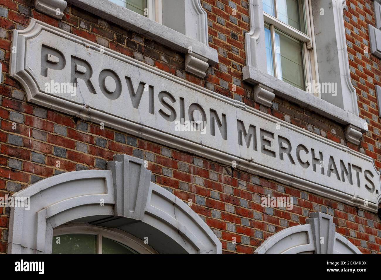 vintage sign per le disposizioni mercantile o negozio di generi alimentari. navi banchine di spedizione merci mercantili per le forniture per le navi a southampton. Foto Stock
