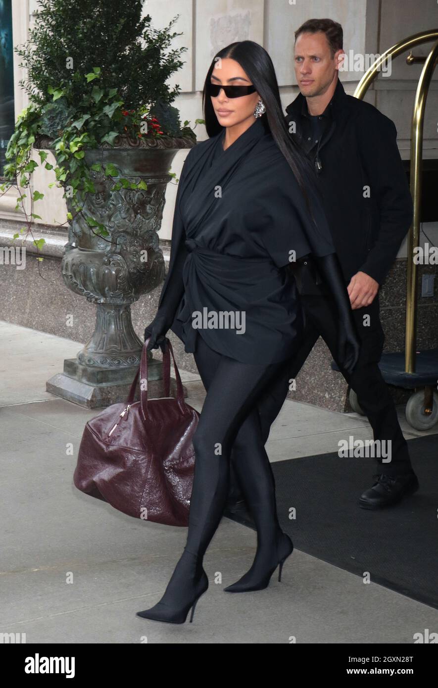 New York, NY, USA. 05 ottobre 2021. Kim Kardashian-West sulla sua strada per Sabato notte Prove dal vivo a New York City il 05 ottobre 2021. Credit: RW/Media Punch/Alamy Live News Foto Stock