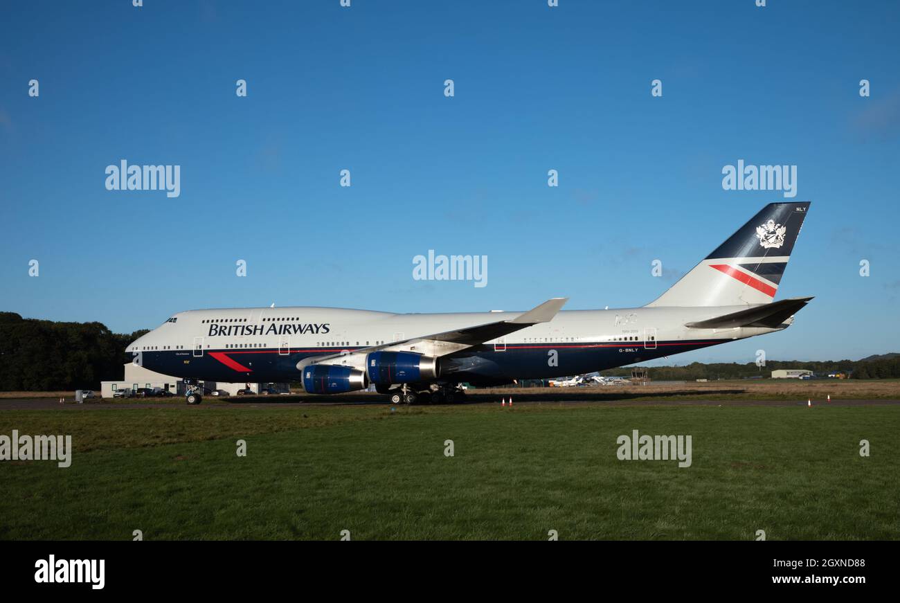 Smantellamento della British Airways Boeing 747 G-BNLY parcheggiato a Dunsfold Aerodrome, Surrey, Regno Unito Foto Stock