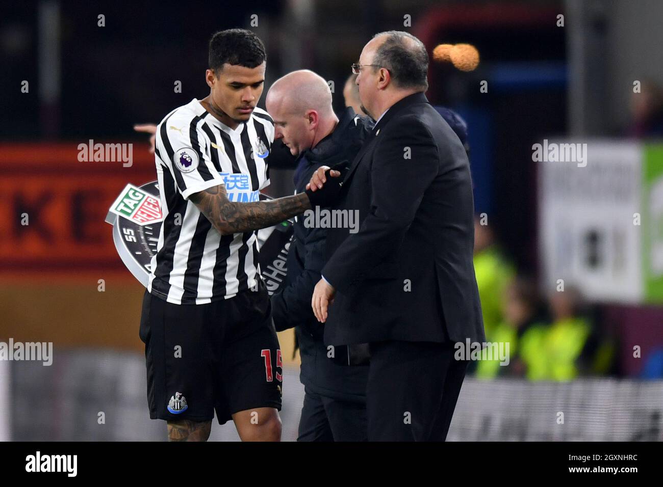 Rafael Benitez, direttore del Newcastle United, e Kenedy del Newcastle United Foto Stock