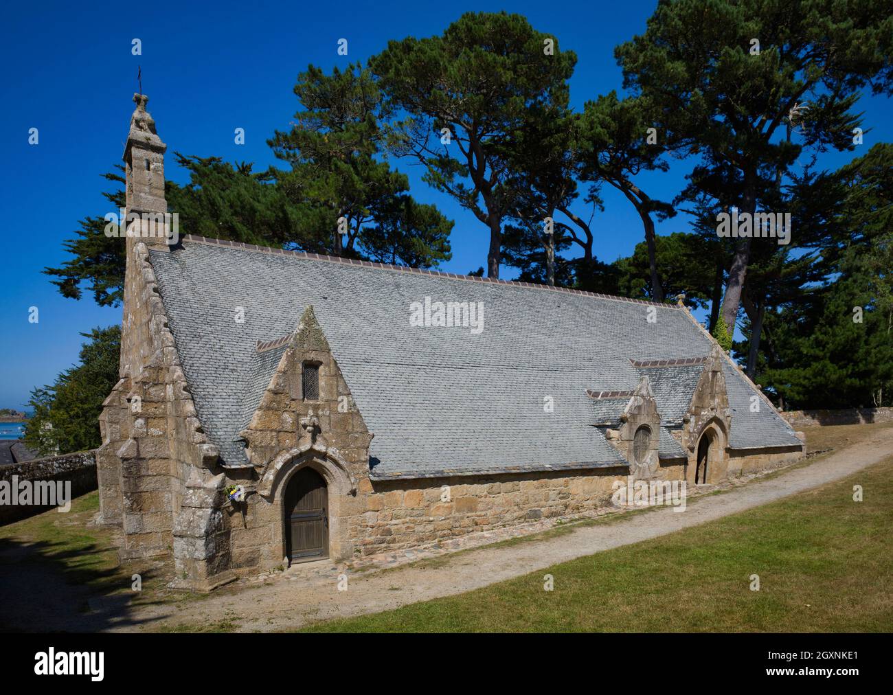 Chapelle Notre-Dame, Port Blanc, Penvenan, Cotes-d'Armor, Bretagna, Francia  Foto stock - Alamy