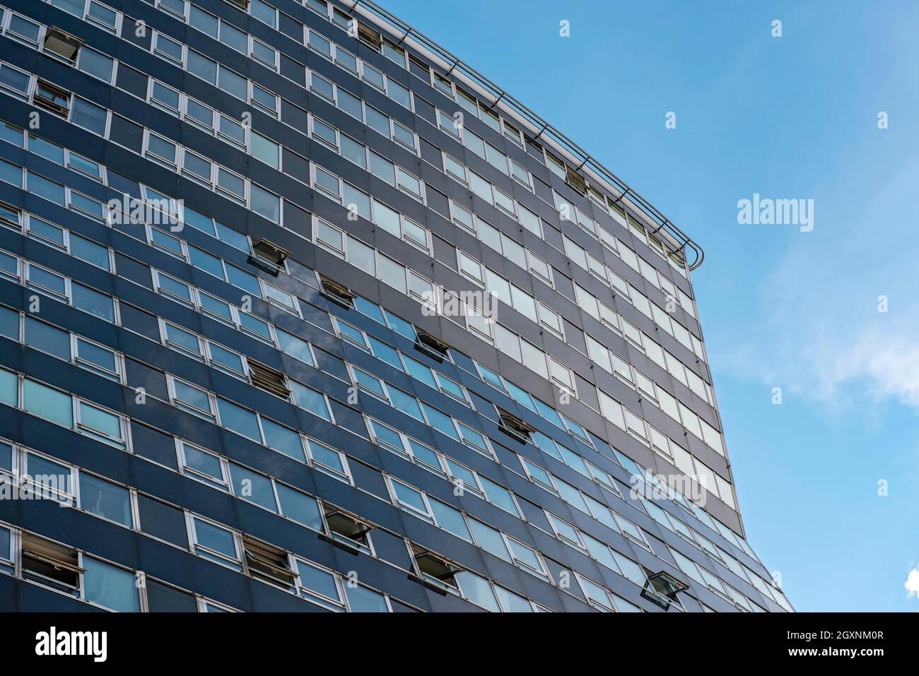 Facciata di Schild, Shield, annesso al Gasometer B Building, Simmering, Vienna, Austria Foto Stock