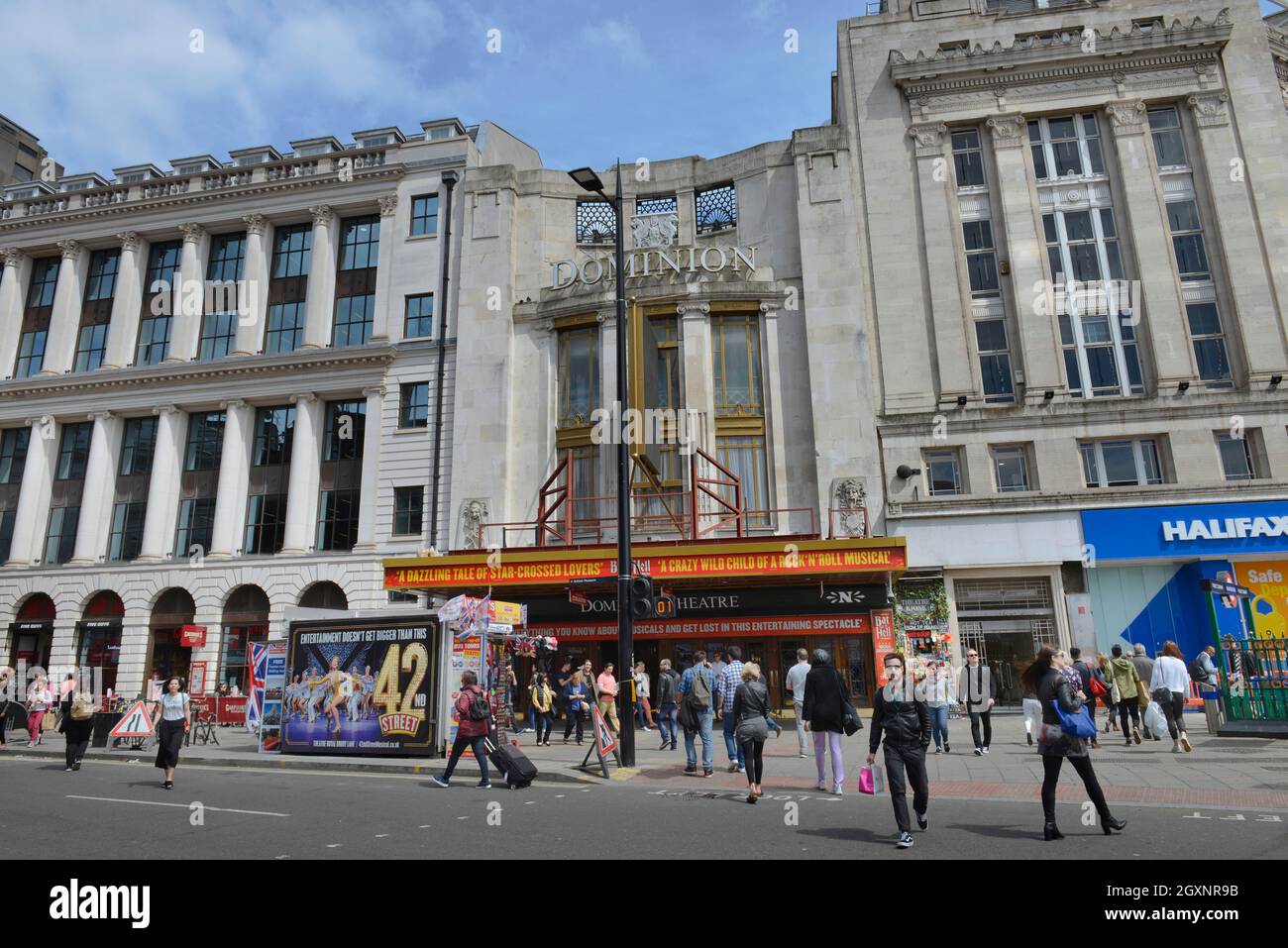 Dominion Theatre, Tottenham Court Rd, Londra, Inghilterra, Regno Unito Foto Stock