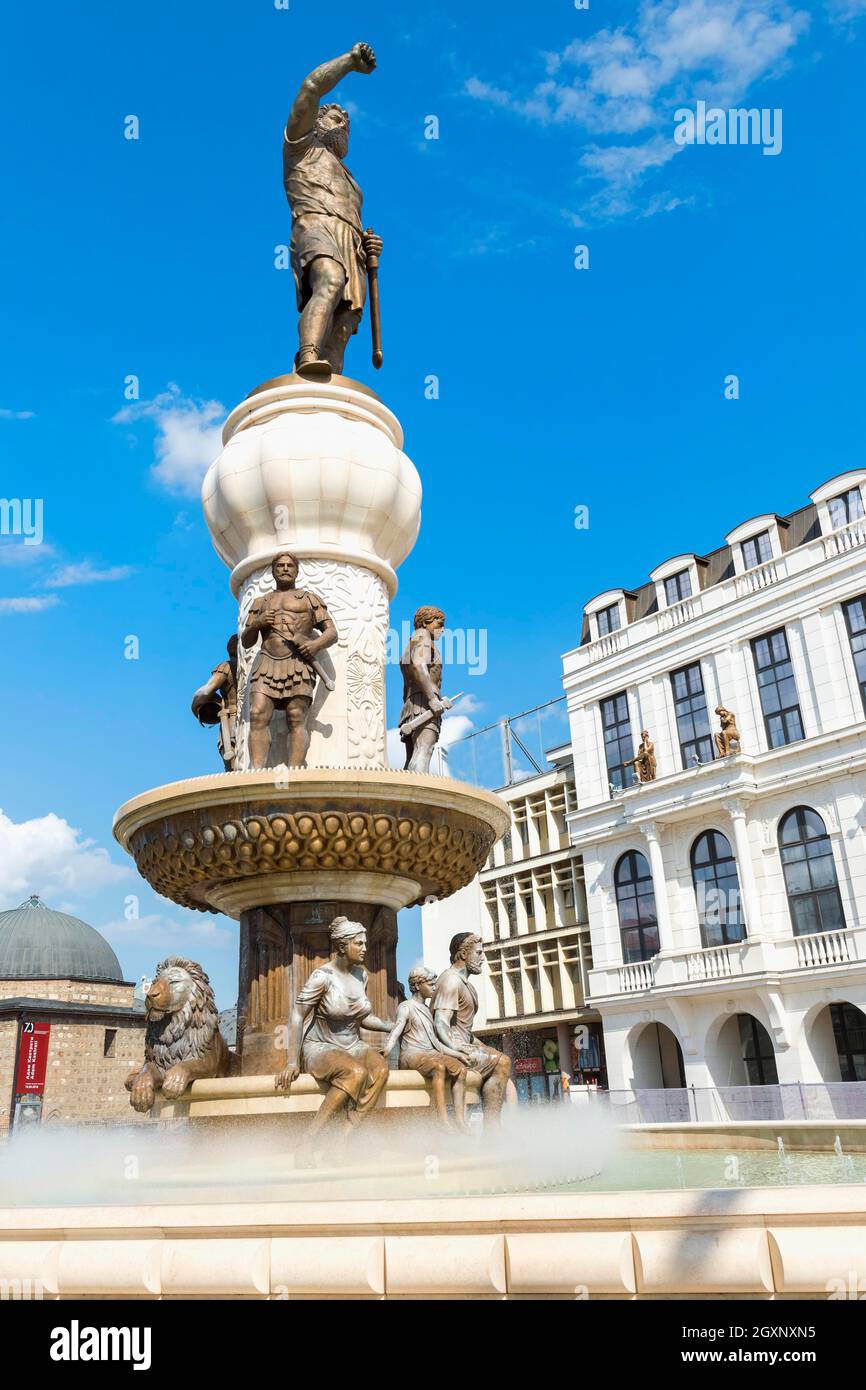 Statua e Fontana di Filippo II di Macedonia, Skopje, Macedonia Foto Stock