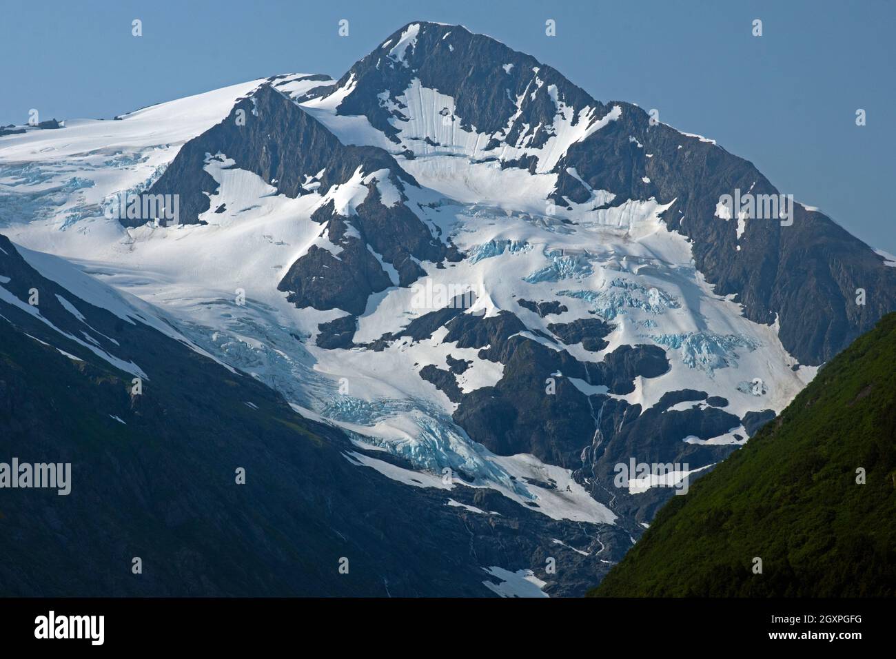 Picco innevato di Portage Mountain e Glacier, Whittier, Alaska, USA Foto Stock