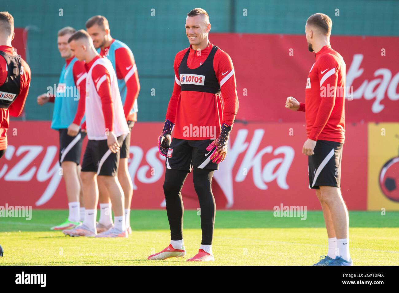 Varsavia, Polonia. 05 ottobre 2021. Lukasz Skorupski (C) della Polonia in  azione durante la sessione ufficiale di allenamento della nazionale polacca  prima delle partite di qualificazione della Coppa del mondo FIFA Qatar