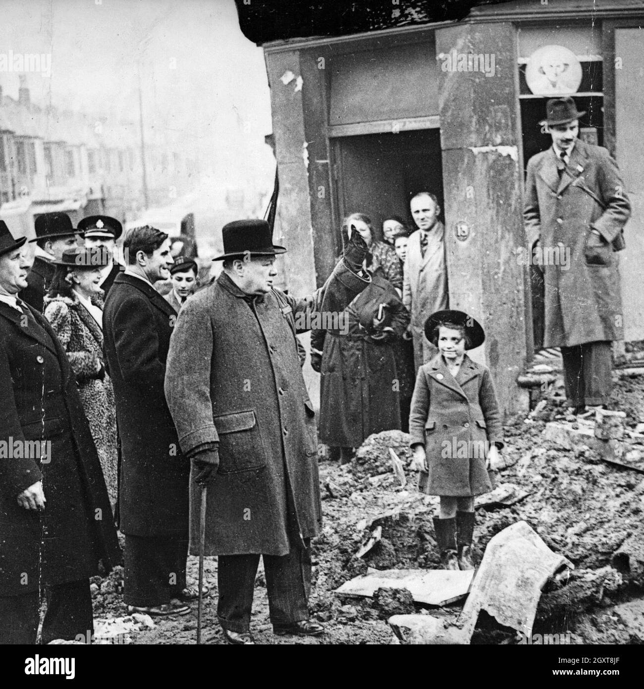 Churchill visita Birmingham nel 1941 per vedere i danni della bomba Foto Stock