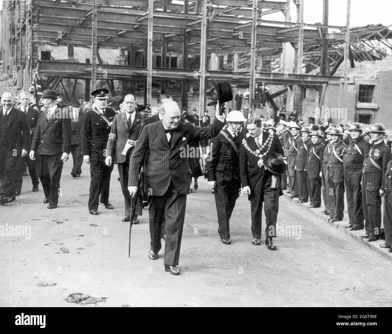 Churchill visita Birmingham nel 1941 Foto Stock