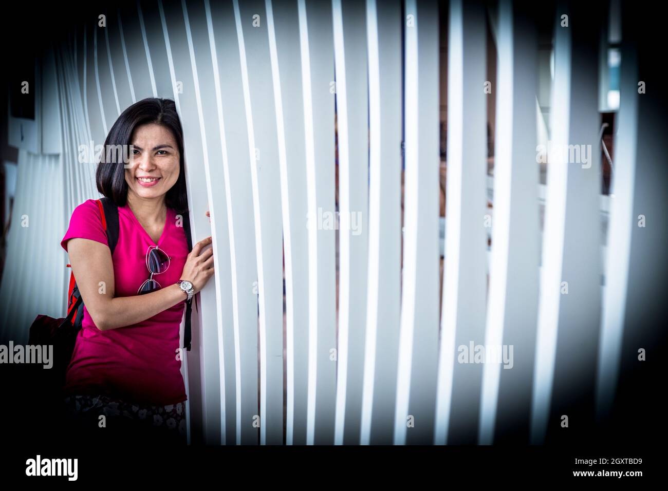 Una donna vietnamita all'aeroporto di Bali Foto Stock