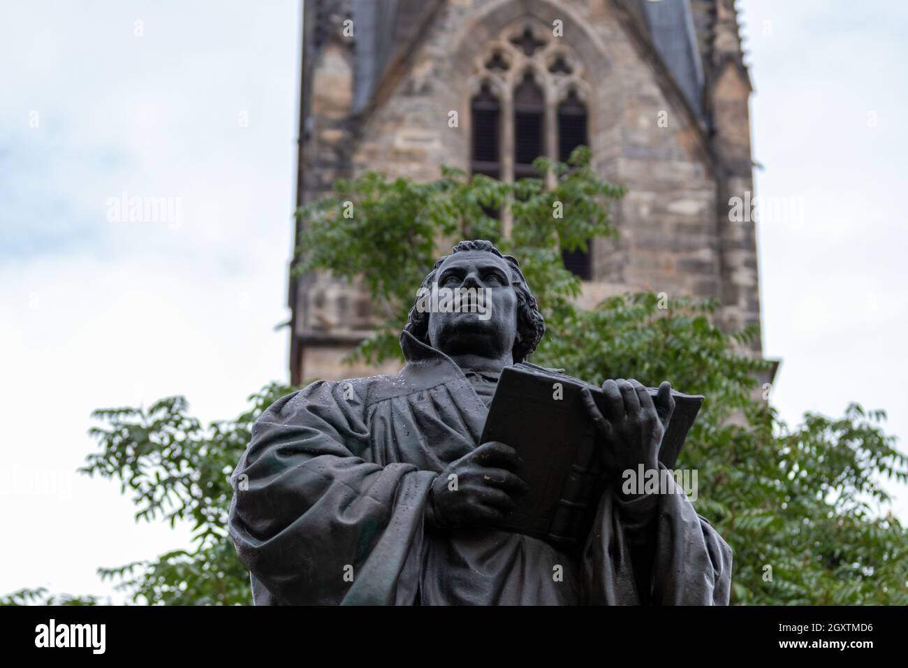 Lutero monumento di fronte al Kaufmannskirche a Erfurt, Turingia Foto Stock