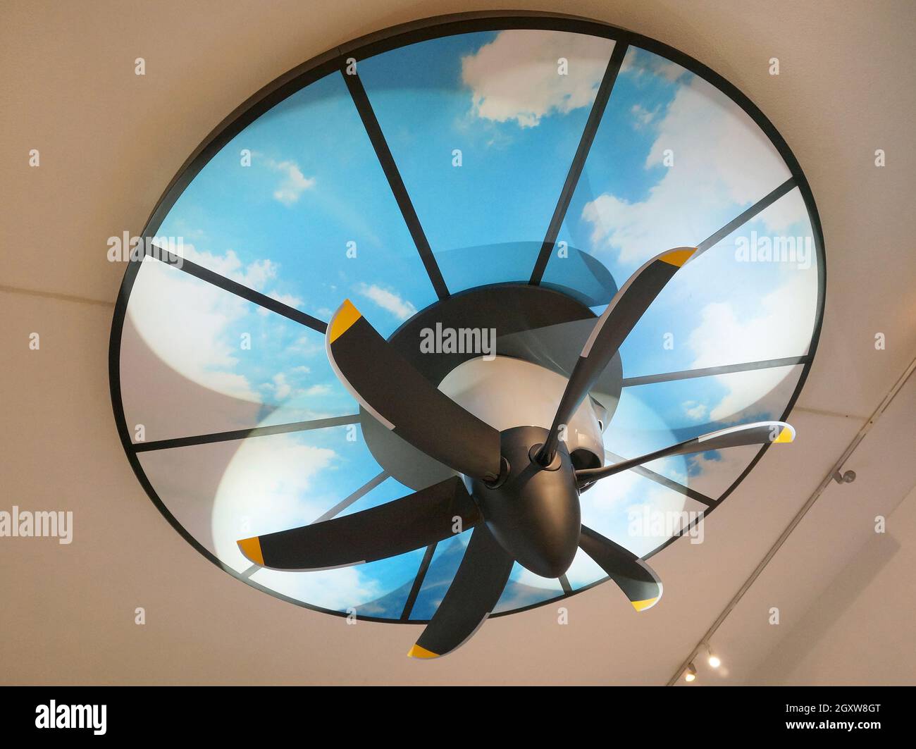Ventilatore da soffitto che soffia immagini e fotografie stock ad alta  risoluzione - Alamy