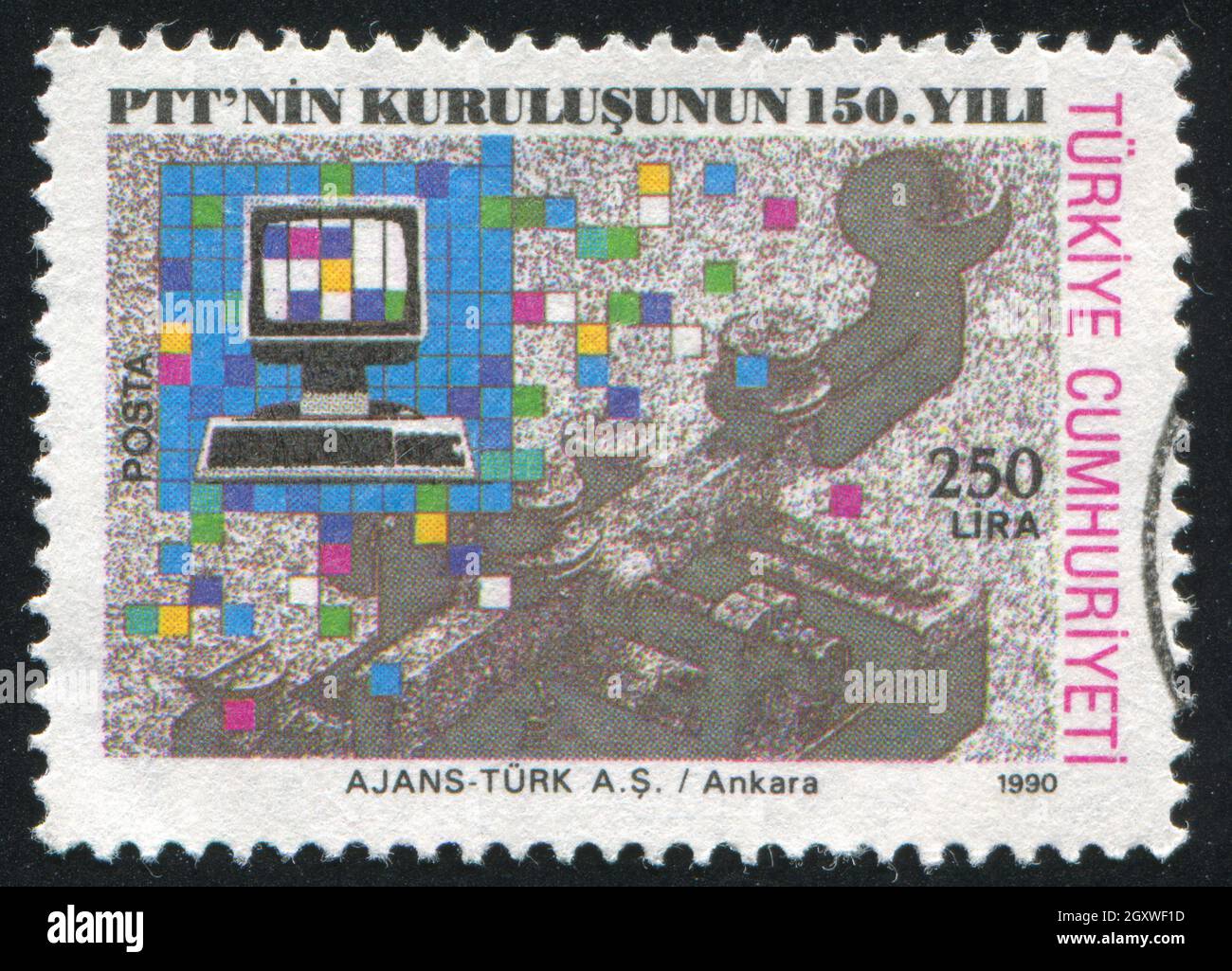 TURCHIA - CIRCA 1990: Timbro stampato dalla Turchia, mostra Telegraph chiave, computer terminale, circa 1990 Foto Stock TURCHIA - CIRCA 1990: Timbro stampato dalla Turchia, mostra Telegraph chiave, computer terminale, circa 1990 Foto Stock