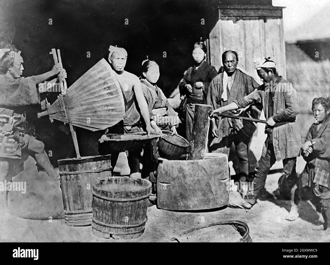 Pulizia del riso, Giappone, primi del 1900 Foto Stock