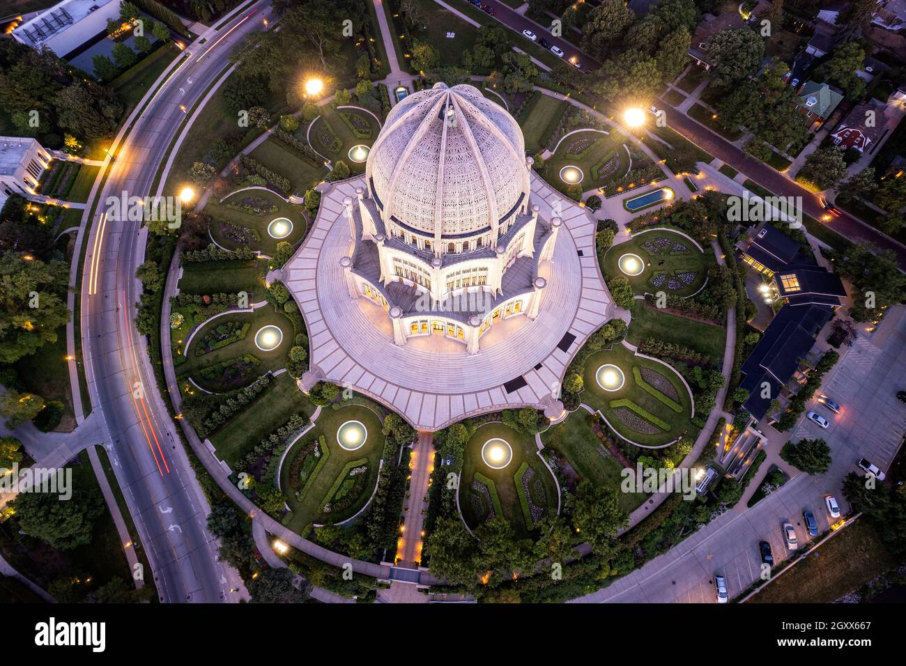 Veduta aerea della Casa di culto di Baha'i di notte, Wilmette, Chicago, USA Foto Stock